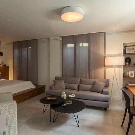Unique Semi-Basement Stay At The Foot Of The Acropolis Athen Eksteriør bilde