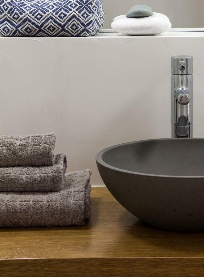 Unique Semi-Basement Stay At The Foot Of The Acropolis Athen Eksteriør bilde
